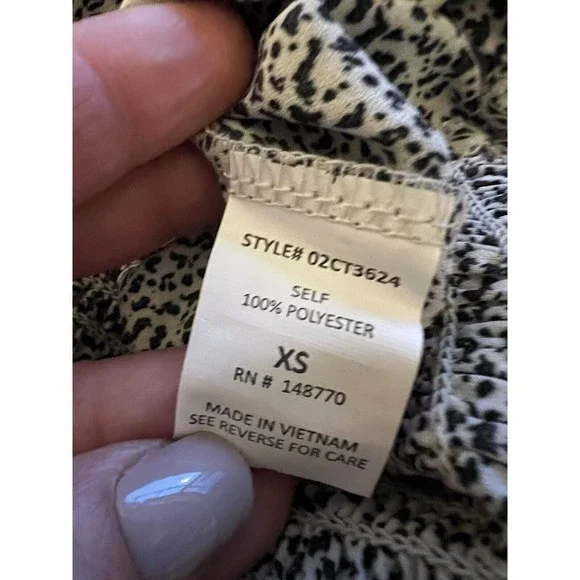 Sienna Sky blouse womens XS white black fitted gathered waist short sleeve NWT - Picture 5 of 9